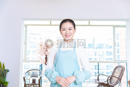 鏡頭下的專業與溫度 女性家政保潔服務的形象攝影藝術